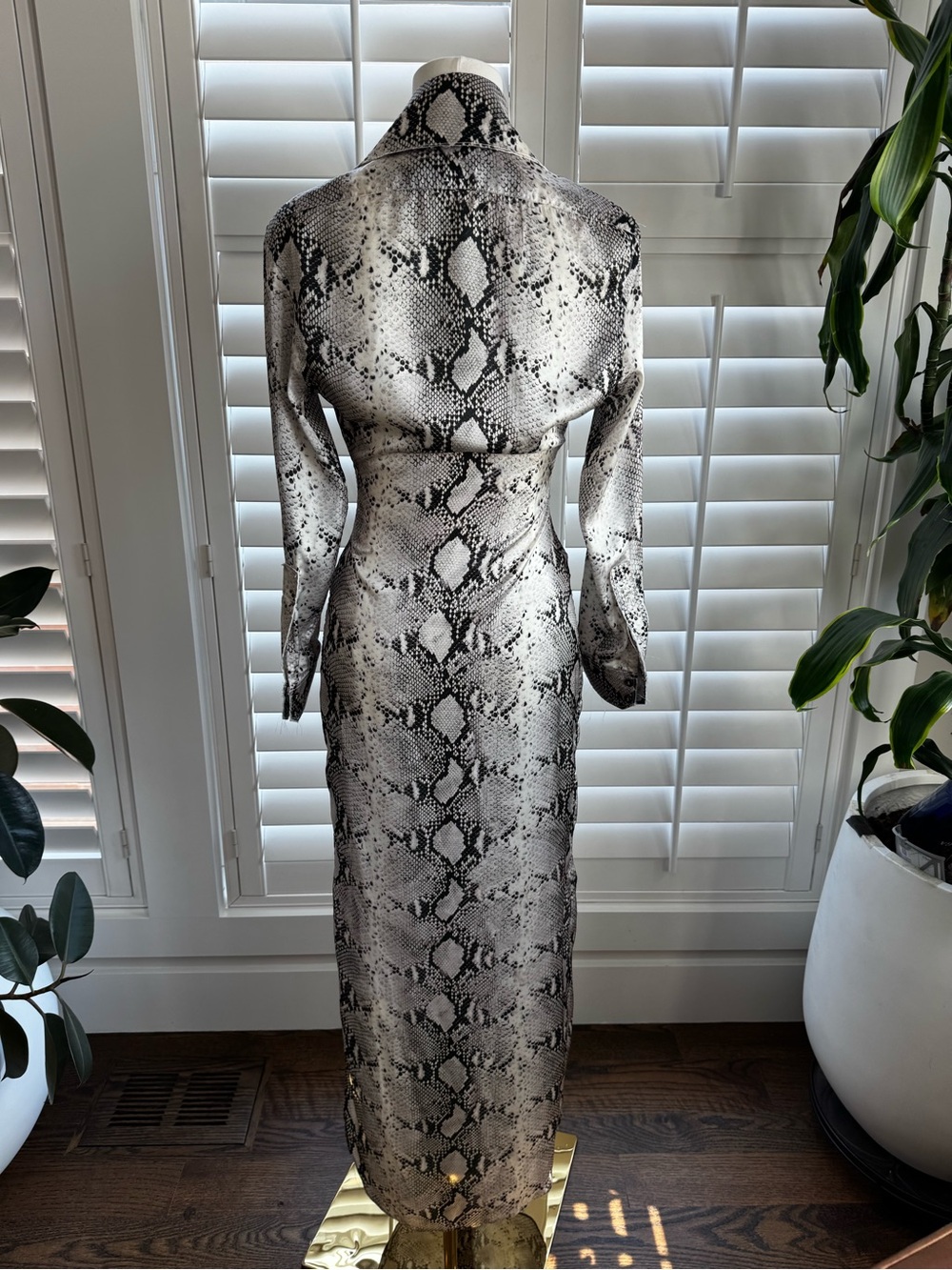 16Arlington Snake Print Long Button-Front Shirt Dress - Black & White - Picture 3 of 6